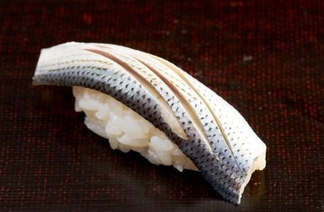 出世魚コハダの酢締めは 江戸前鮨屋の看板にかかわる繊細な仕事